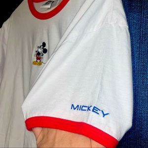 Vintage embroidered mickey mouse t shirt